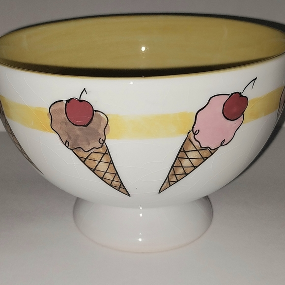 Beautiful set of 2 potterybarn ice cream bowls. - Picture 1 of 7